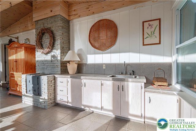 684 Pine Top Trail, Bethlehem City, PA 18017