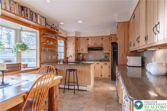 684 Pine Top Trail, Bethlehem City, PA 18017