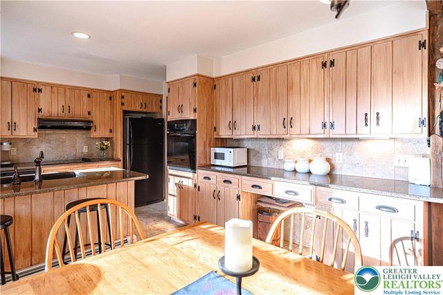 684 Pine Top Trail, Bethlehem City, PA 18017