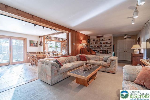 684 Pine Top Trail, Bethlehem City, PA 18017