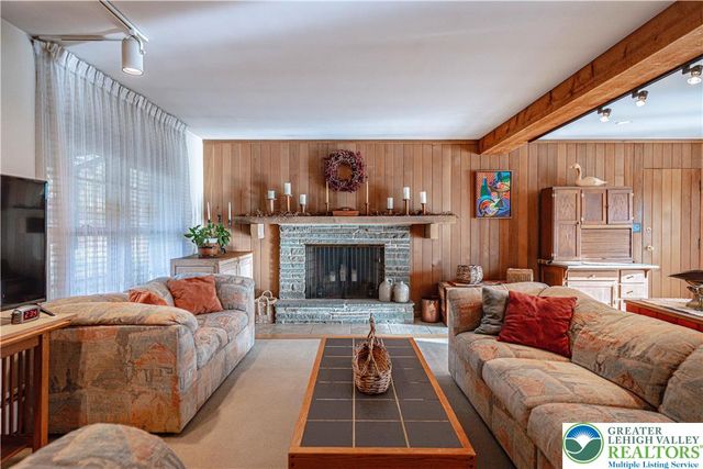 684 Pine Top Trail, Bethlehem City, PA 18017