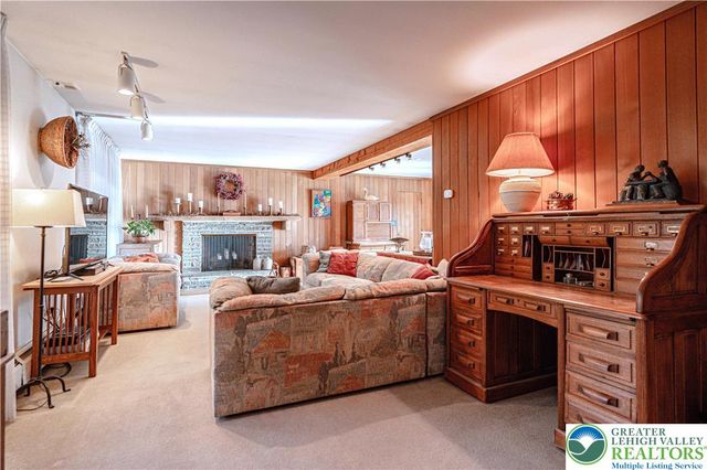 684 Pine Top Trail, Bethlehem City, PA 18017