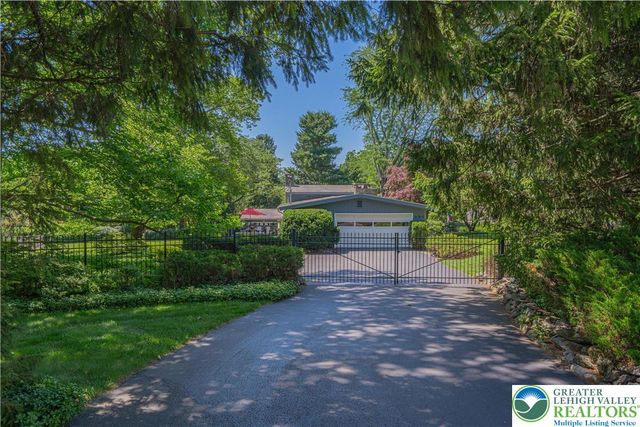 684 Pine Top Trail, Bethlehem City, PA 18017