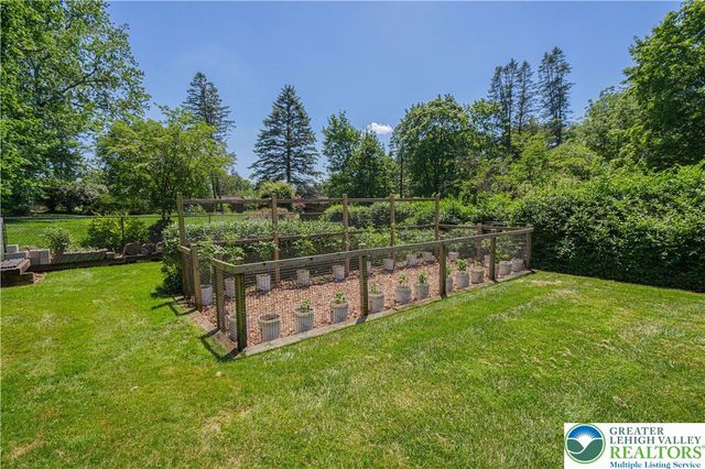 684 Pine Top Trail, Bethlehem City, PA 18017