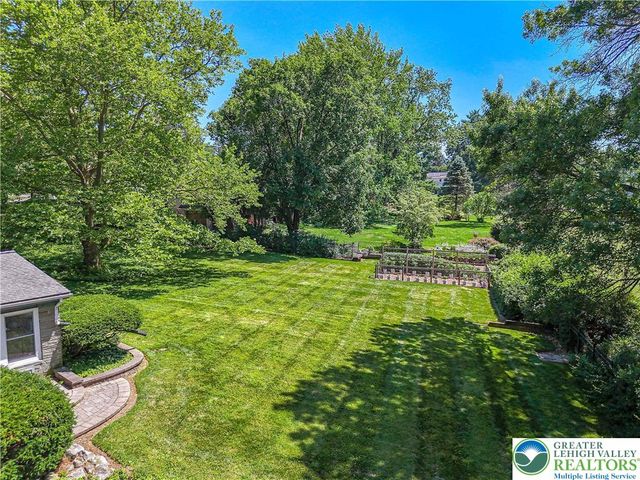 684 Pine Top Trail, Bethlehem City, PA 18017