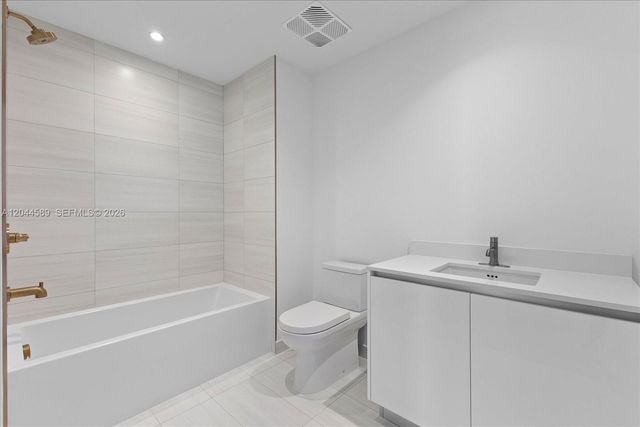 2678 Tigertail Avenue 1001, Miami, FL 33133