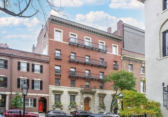 142 Chestnut St 8-9, Boston, MA 02108