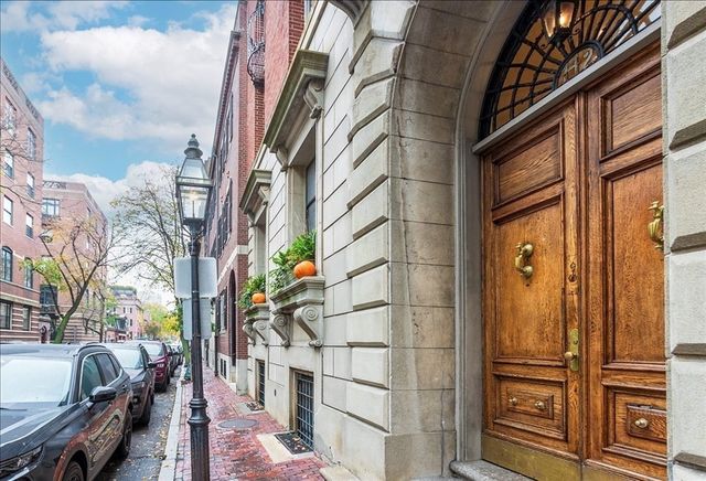 142 Chestnut St 8-9, Boston, MA 02108