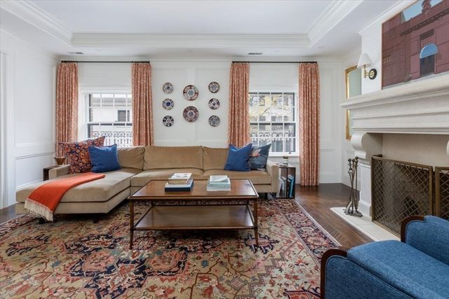 142 Chestnut St 8-9, Boston, MA 02108