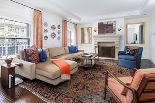 142 Chestnut St 8-9, Boston, MA 02108