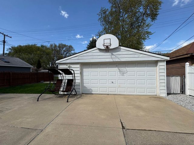 22017 Rosedale Street, Saint Clair Shores, MI 48080