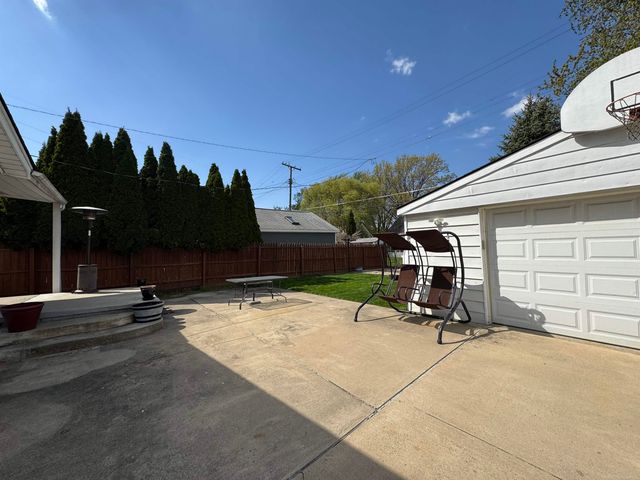 22017 Rosedale Street, Saint Clair Shores, MI 48080