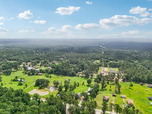 16999 Dobbins Lane, Waller, TX 77484