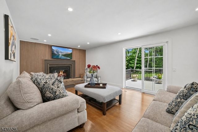 36 Ivy Pl, Wayne Twp., NJ 07470