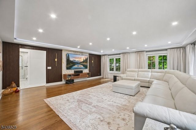 36 Ivy Pl, Wayne Twp., NJ 07470