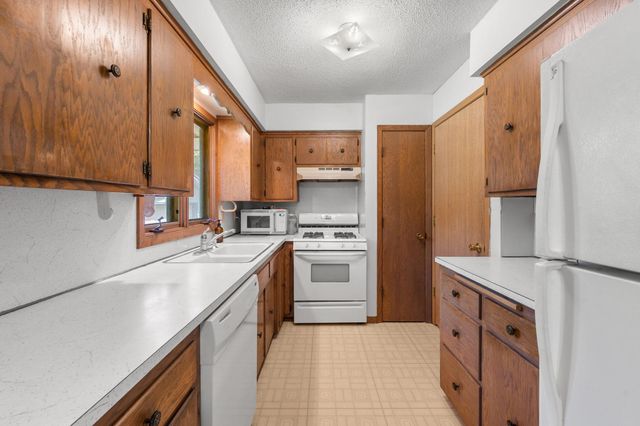 2271 335th Lane NE, Cambridge, MN 55008