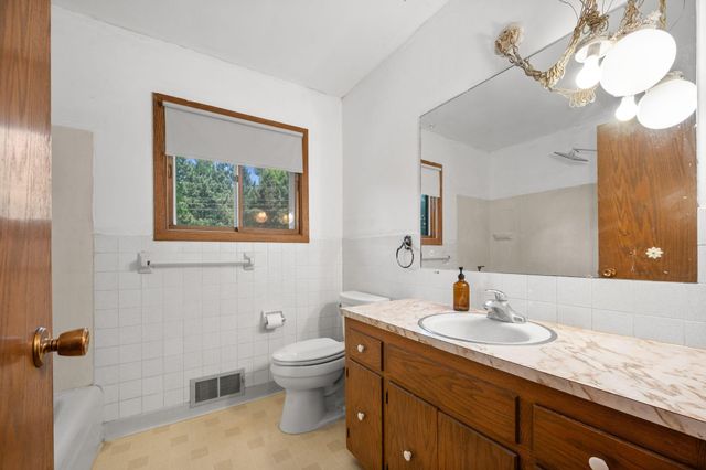 2271 335th Lane NE, Cambridge, MN 55008