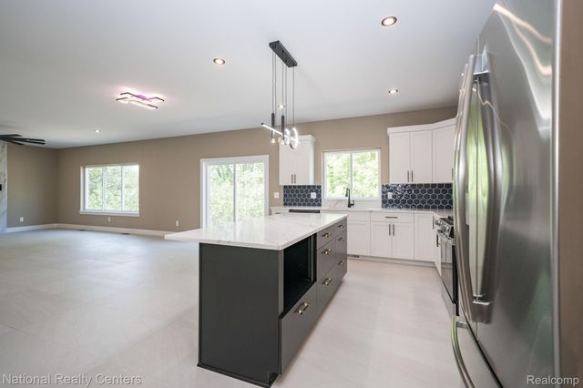 2828 S Livernois Road, Rochester Hills, MI 48307