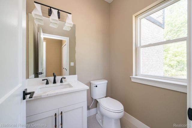 2828 S Livernois Road, Rochester Hills, MI 48307