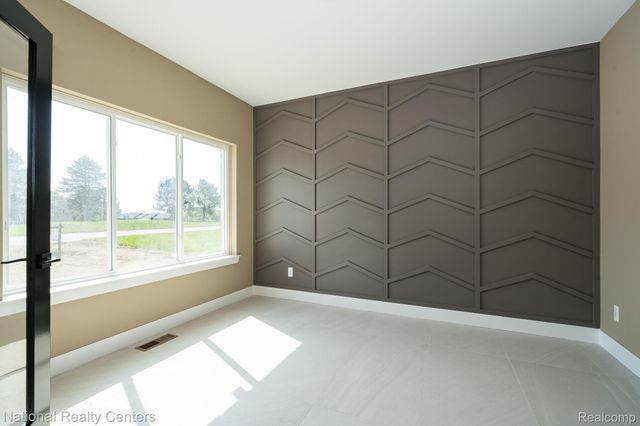 2828 S Livernois Road, Rochester Hills, MI 48307