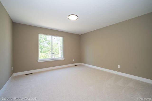2828 S Livernois Road, Rochester Hills, MI 48307