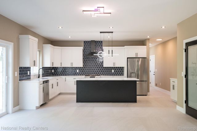2828 S Livernois Road, Rochester Hills, MI 48307
