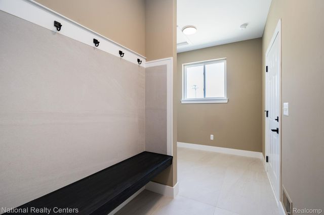2828 S Livernois Road, Rochester Hills, MI 48307