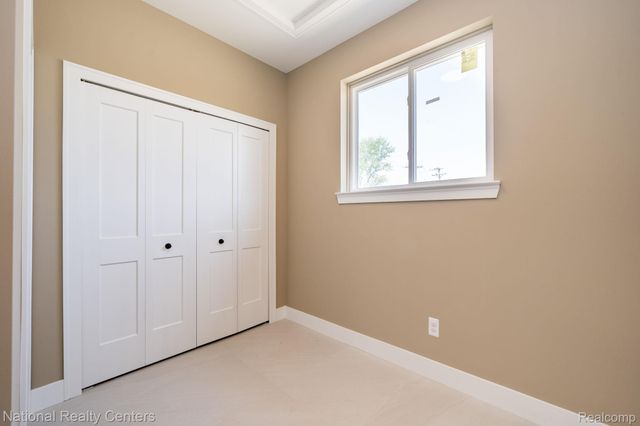 2828 S Livernois Road, Rochester Hills, MI 48307