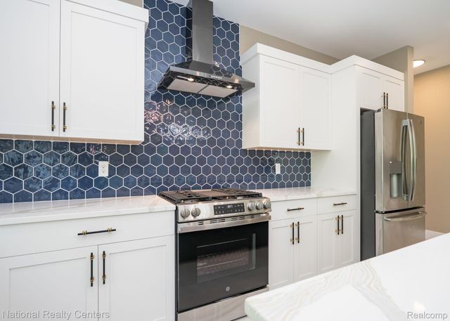 2828 S Livernois Road, Rochester Hills, MI 48307