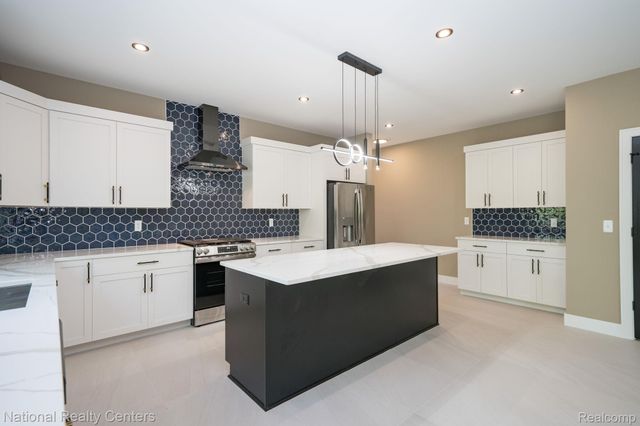2828 S Livernois Road, Rochester Hills, MI 48307
