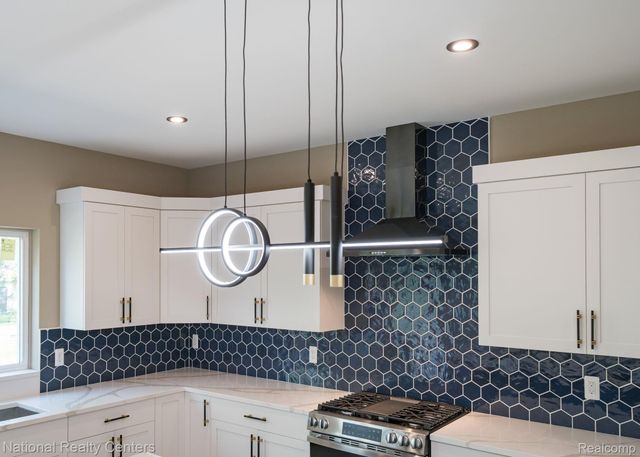 2828 S Livernois Road, Rochester Hills, MI 48307