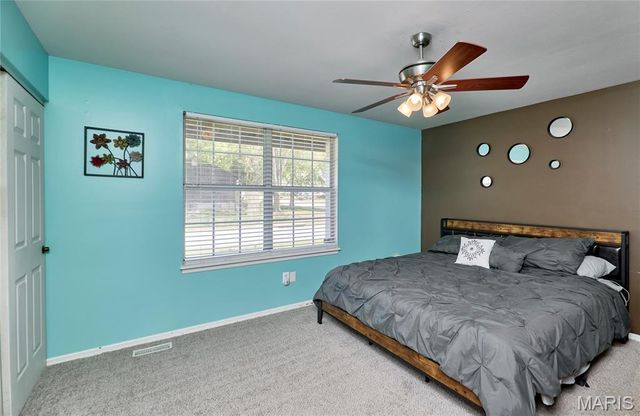 1705 Whispering Ridge Lane, St Peters, MO 63376