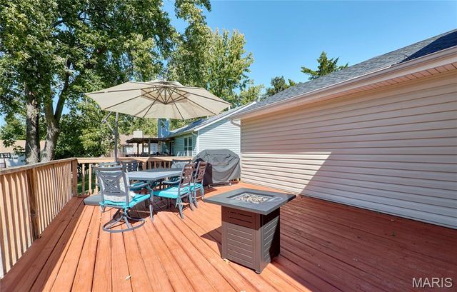 1705 Whispering Ridge Lane, St Peters, MO 63376
