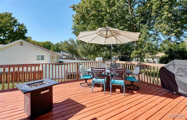 1705 Whispering Ridge Lane, St Peters, MO 63376