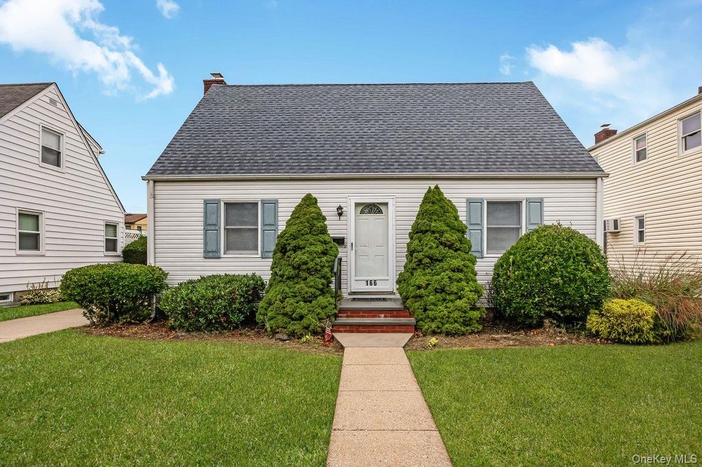 166 Cushing Avenue, Williston Park, NY 11596 — exterior