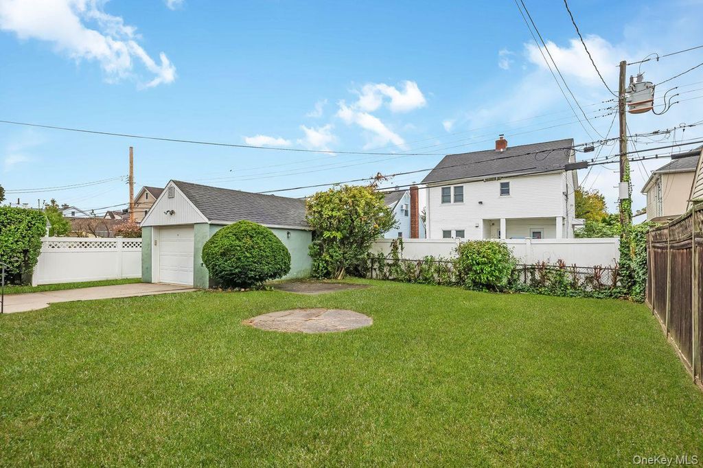 166 Cushing Avenue, Williston Park, NY 11596 — photo 5