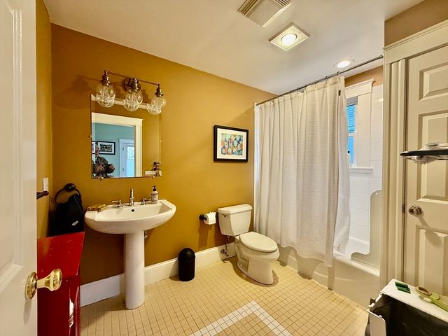 381 Huron Ave A, Cambridge, MA 02138