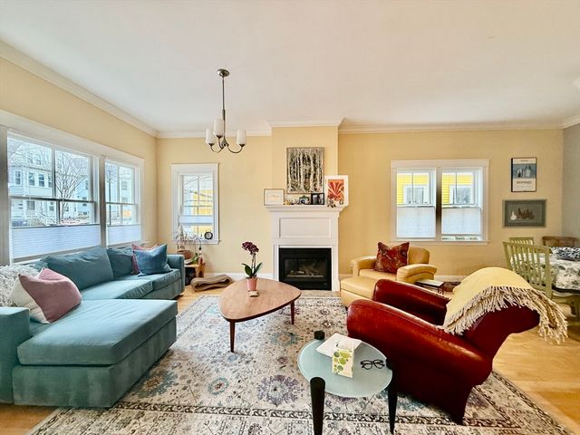 381 Huron Ave A, Cambridge, MA 02138