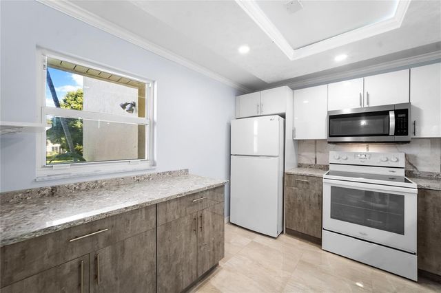 2615 NE 3rd Court 220, Boynton Beach, FL 33435