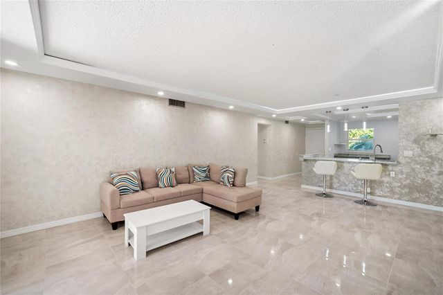 2615 NE 3rd Court 220, Boynton Beach, FL 33435
