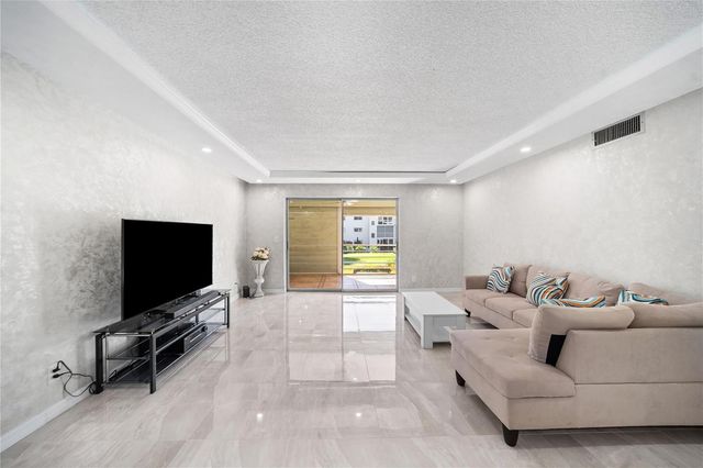 2615 NE 3rd Court 220, Boynton Beach, FL 33435