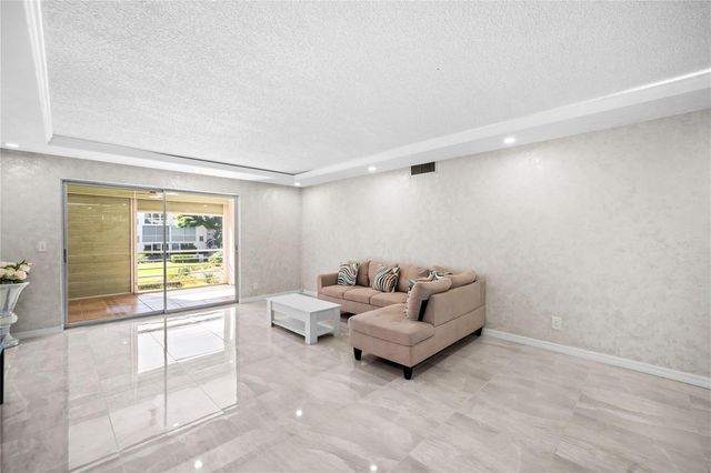 2615 NE 3rd Court 220, Boynton Beach, FL 33435