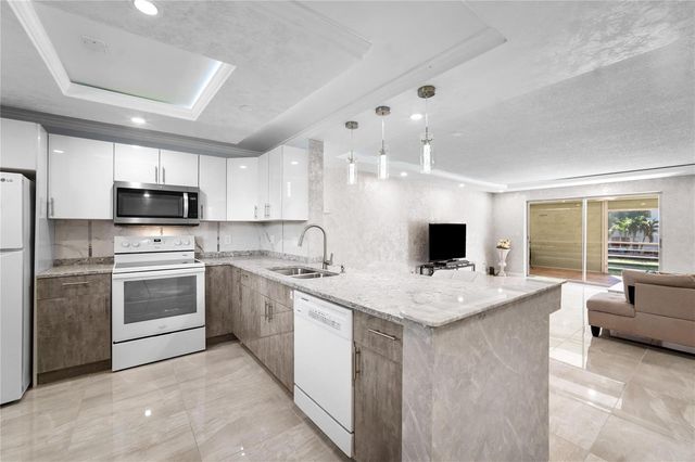 2615 NE 3rd Court 220, Boynton Beach, FL 33435