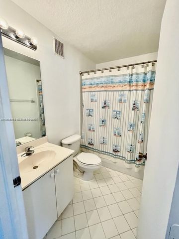 975 NE 33rd Ter 203, Homestead, FL 33033