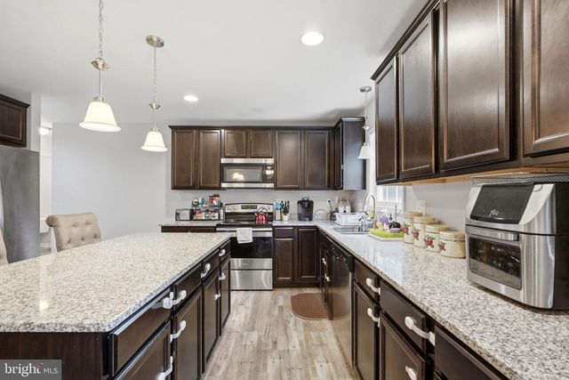 144 BRANT LN, Martinsburg, WV 25403