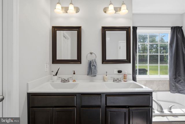 144 BRANT LN, Martinsburg, WV 25403