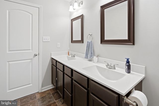 144 BRANT LN, Martinsburg, WV 25403
