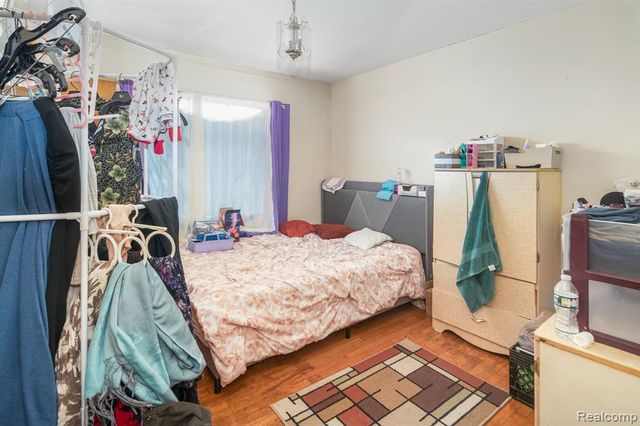 8117 Dale Street, Dearborn Heights, MI 48127