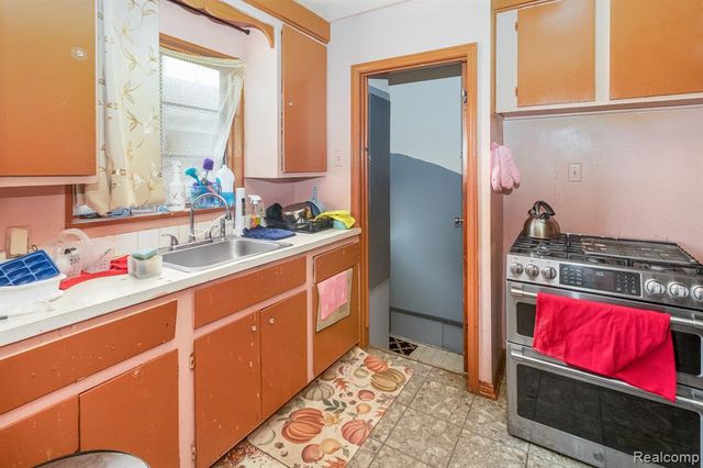 8117 Dale Street, Dearborn Heights, MI 48127