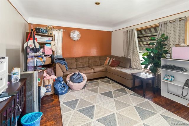 8117 Dale Street, Dearborn Heights, MI 48127